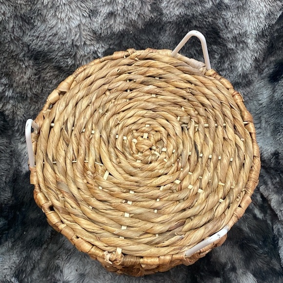 NWT Natural Woven Basket with Stand - Picture 5 of 16